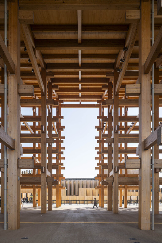 世界最大の木製の建築構造：Soupo 2025 OsakaのSou FujimotoのグランドリングをStephane Aboudaramのレンズを介して探索します-26の画像20