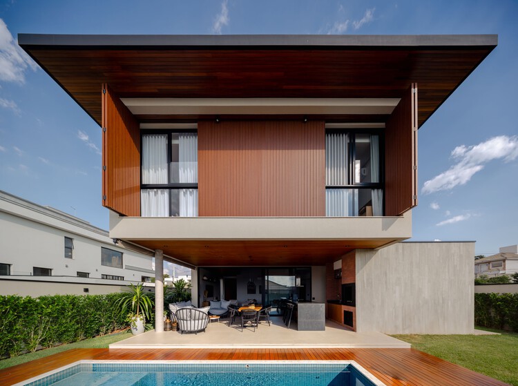 Al House /TaguáArquitetura-外観写真、バルコニー