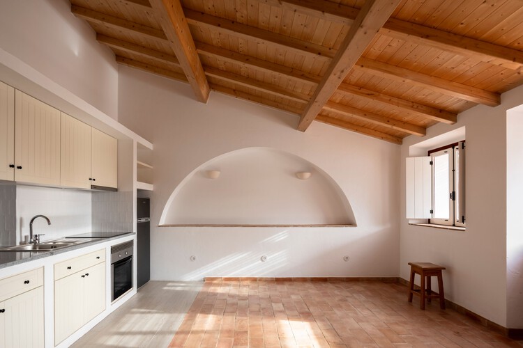 Estremoz 6 Houses / A+アーキテクチャ - インテリア写真、キッチン、木材、照明、梁