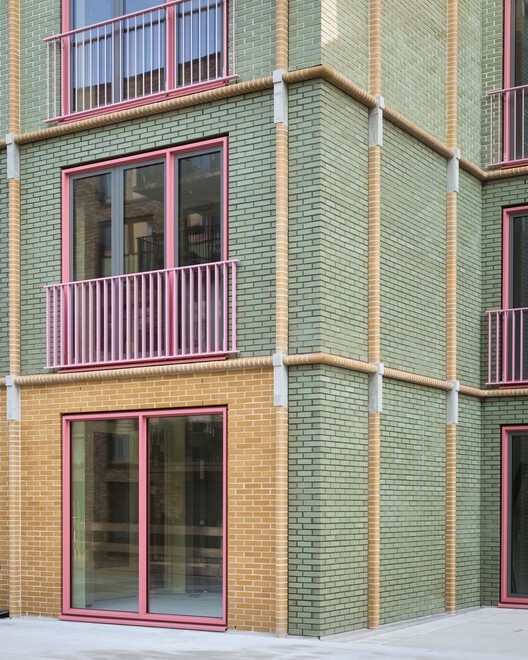 Volante Social Housing / Monadnock-外観写真