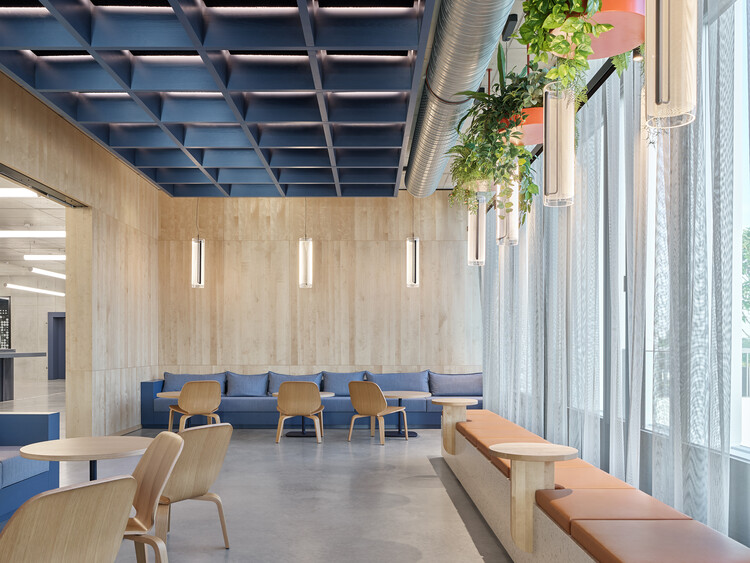 SAP Labs Munich Campus / Scope Architekten-インテリア写真、木材、照明、ガラス、椅子