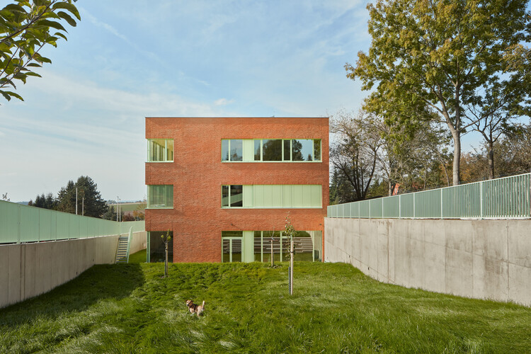 FričBrothersElementary School / Atelier 6-外装写真、レンガ