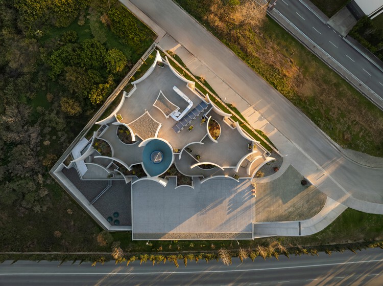 獣医病院Tirana / Davide Macullo Architects -Image2 of 30