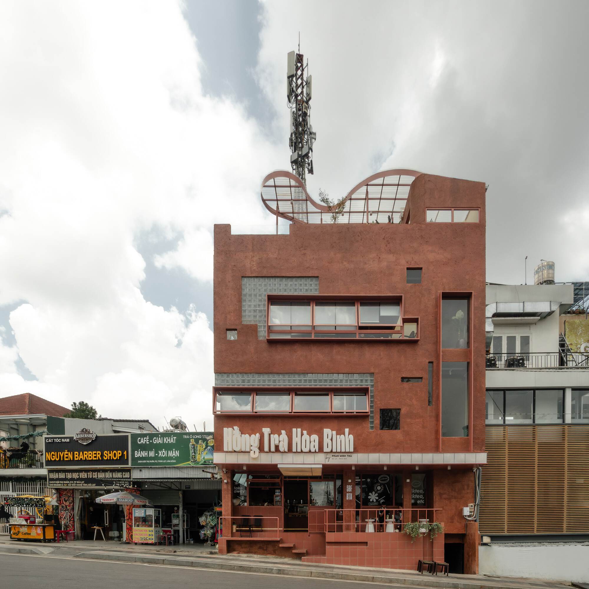 Hong Tra hoa binh bui thi xuan cafe /xưởngxép