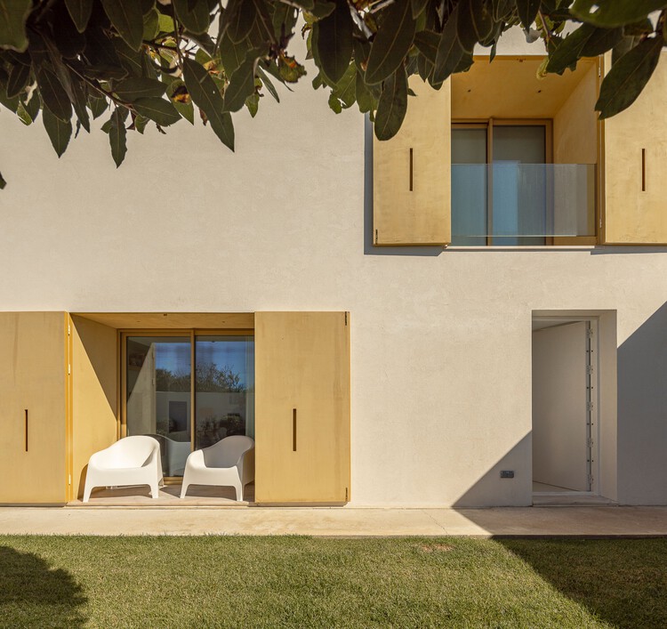 CC House / Esquissos -Arquitectura e Consultoria-インテリア写真、コンクリート、バルコニー