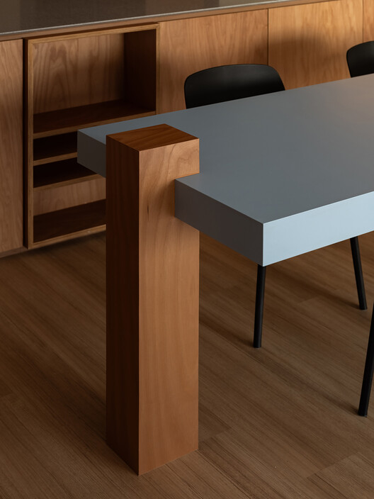 Margo Apartment / DualSpace Studio-インテリア写真、木