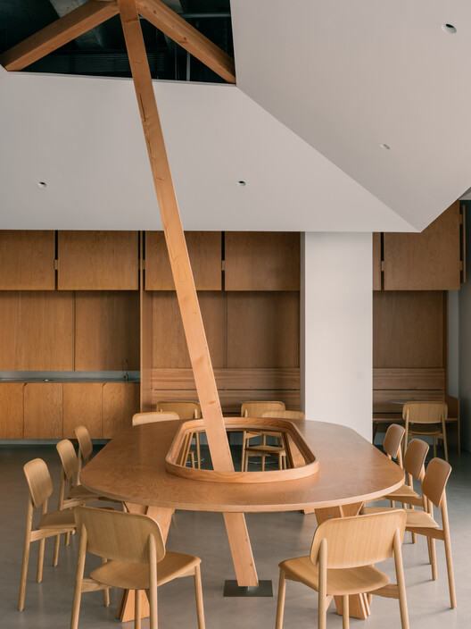 West Bund / Atelier Tao+Cのブルーボトルコーヒー - インテリア写真、ダイニングルーム、木材