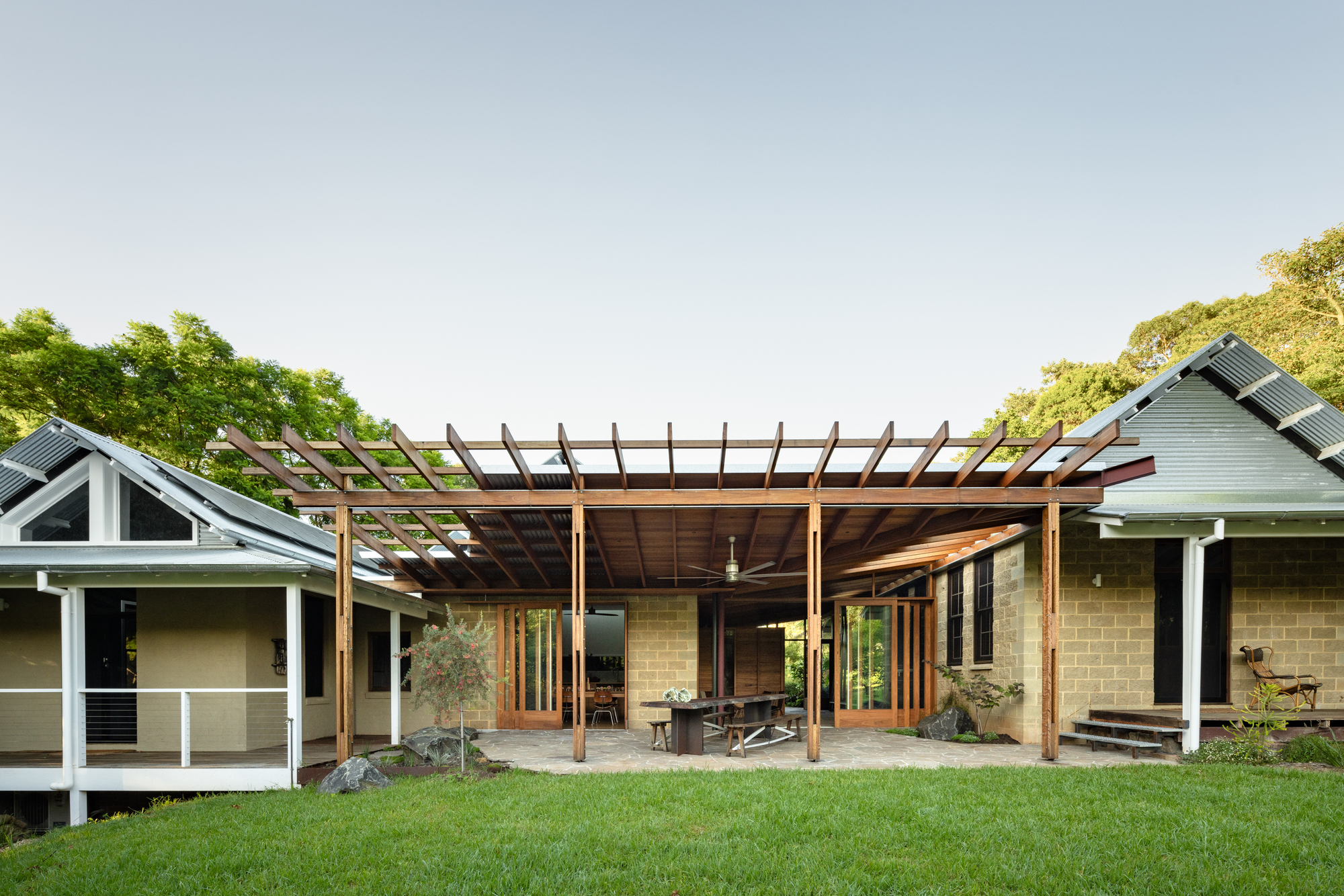 Zulaikha Laurence Tree Change House / Studio Zawa