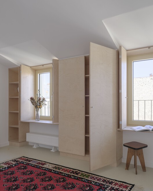Myrha Public Housing / Fuso Atelier-インテリア写真、木、ドア、照明、クローゼット