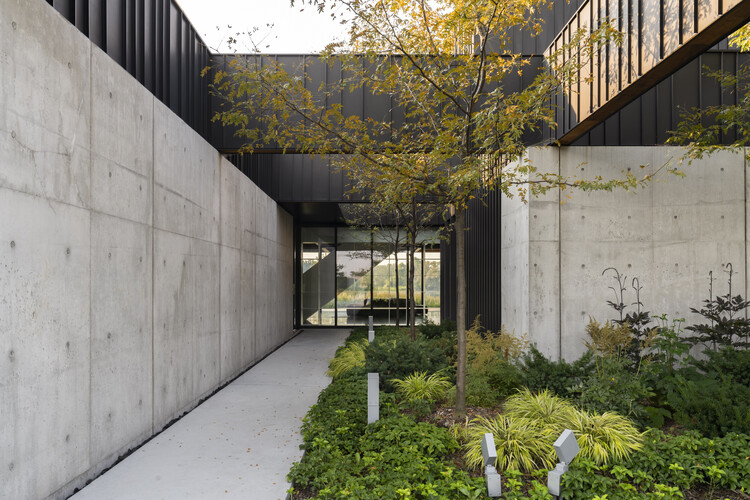 レジデンスTerrebonne / Saucier + Perrotte Architectes -Image2 of 35