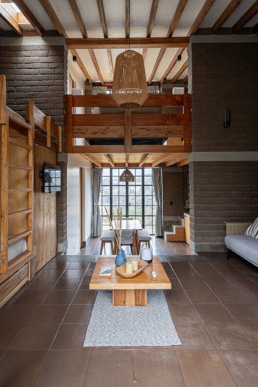 Chachimbiro House / C / ELC-インテリア写真、木材、照明、ビーム、椅子