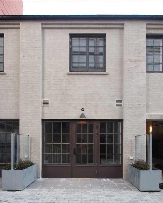 BRF Smedjan Courtyard Building and Gatehouse /HögbergGillnerArkitektur -Exterior Photography、ドア、コンクリート