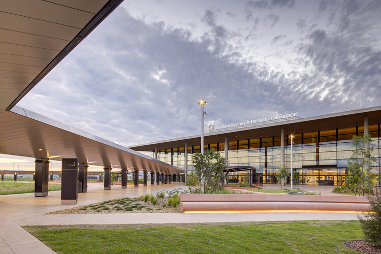 Zaha Hadid Architects、Cox Architecture、およびWoods Bagot Complete Complete Western Sydney International Airport in Australia -Image 8 of 15
