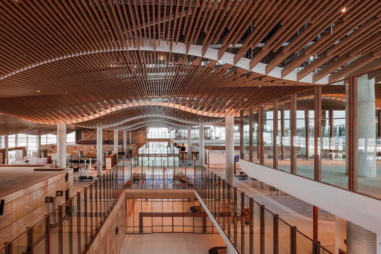Zaha Hadid Architects、Cox Architecture、and Woods Bagot Complete Complete Western Sydney International Airport in Australia -Image 11 of 15