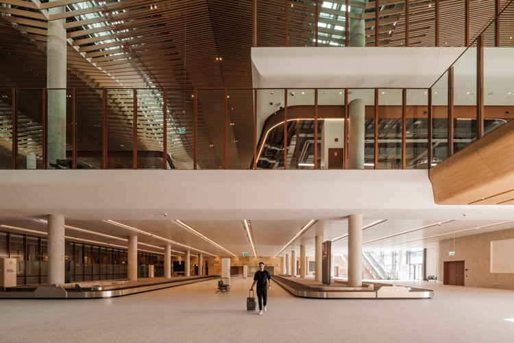 Zaha Hadid Architects、Cox Architecture、およびWoods Bagot Complete Complete Western Sydney International Airport in Australia -Image 7 of 15