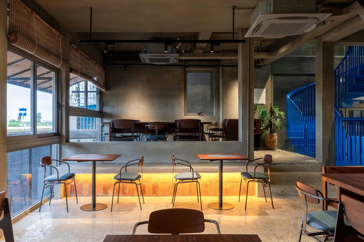 Dom -Ino Hub / Atelier Tho.A-インテリア写真、椅子、ガラス