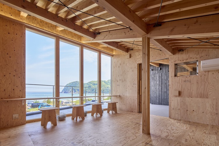 Kugami Terrace Sunset Cafe and Small Gallery / Replus Co.、Ltd -Interior Photography、Wood、Beam