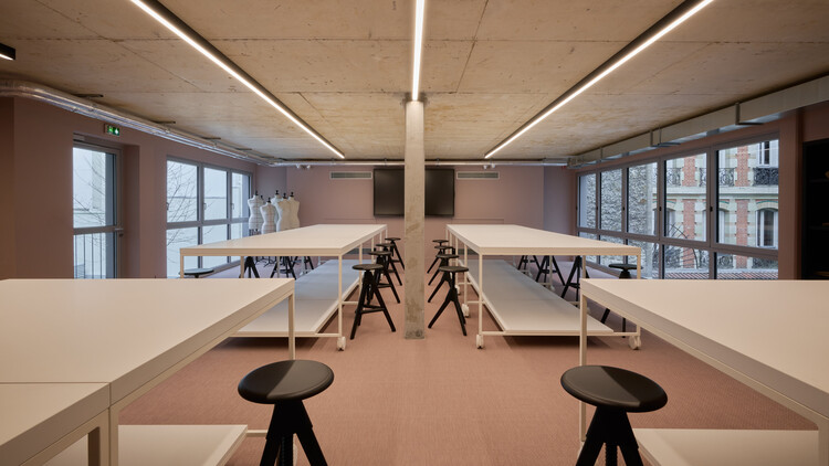 Istituto Marangoni Design School /ClémentBlanchetArchitecture-インテリア写真、ダイニングルーム、テーブル、椅子、照明