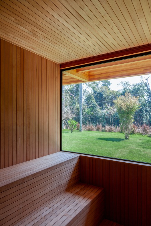ハウスCF / Sandra Sayeg Tranchesi Arquitetura-インテリア写真、木材