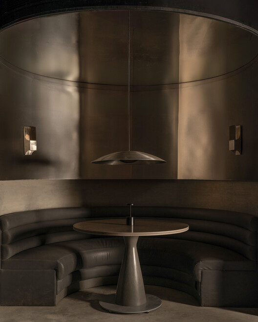 Lair Restaurant Bar / Renesa Architecture Design Interiors Studio-インテリア写真、照明、椅子