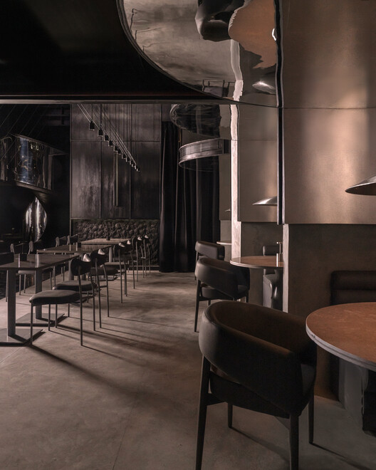 Lair Restaurant Bar / Renesa Architecture Design Interiors Studio-インテリア写真、椅子