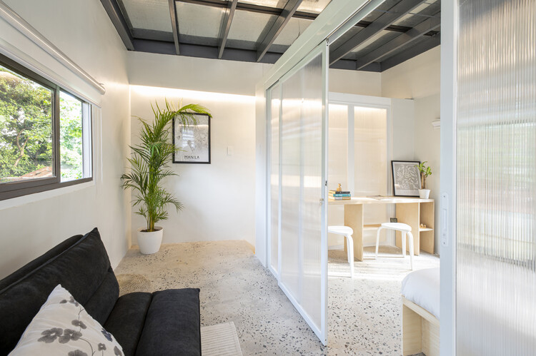 Sienna Net -Zero Home /億万長者 - インテリア写真、木材、照明、ガラス、椅子