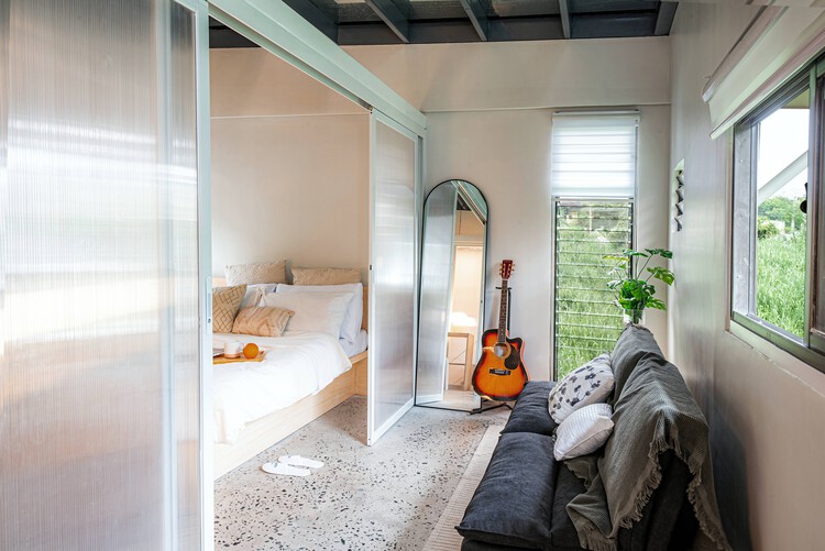 Sienna Net -Zero Home /億万長者 - インテリア写真、ベッドルーム、木材、ベッド、照明