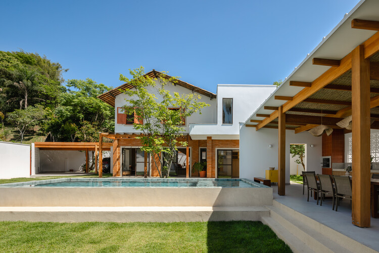 House Graviola /SertãoArquitetos-外装写真、ドア、バルコニー、中庭