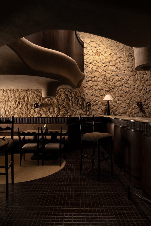 Callme Ten Restaurant / Renesa Architecture Design Interiors Studio-インテリア写真、ダイニングルーム