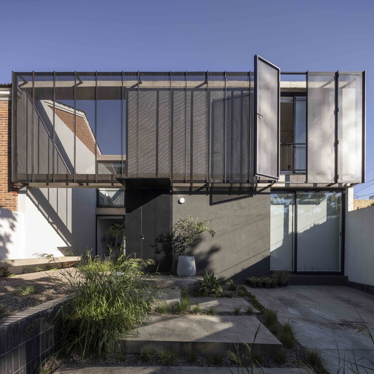 Olivos House / Estudio Glad-外観写真、バルコニー