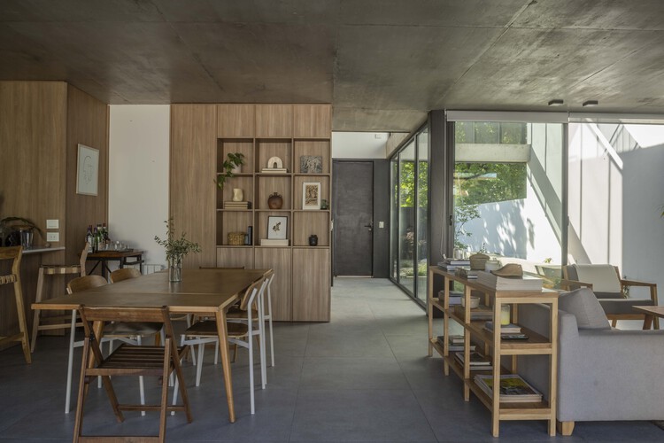 Olivos House / Estudio Glad-インテリア写真、ダイニングルーム、木材、テーブル、椅子