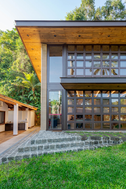 Barreiros Association Office / Dall'ovoMagalhãesArquitetura-外観写真、木、ドア、ビーム