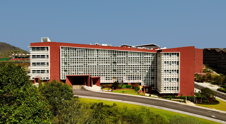 Guizhou Media Media Vocational and Technical School Library＆Information Center / West -Line Studio -Image2 of 37