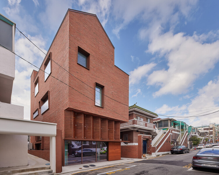 Wondery Wooman / IDR Architects -Exterior Photography、Facade、Brick