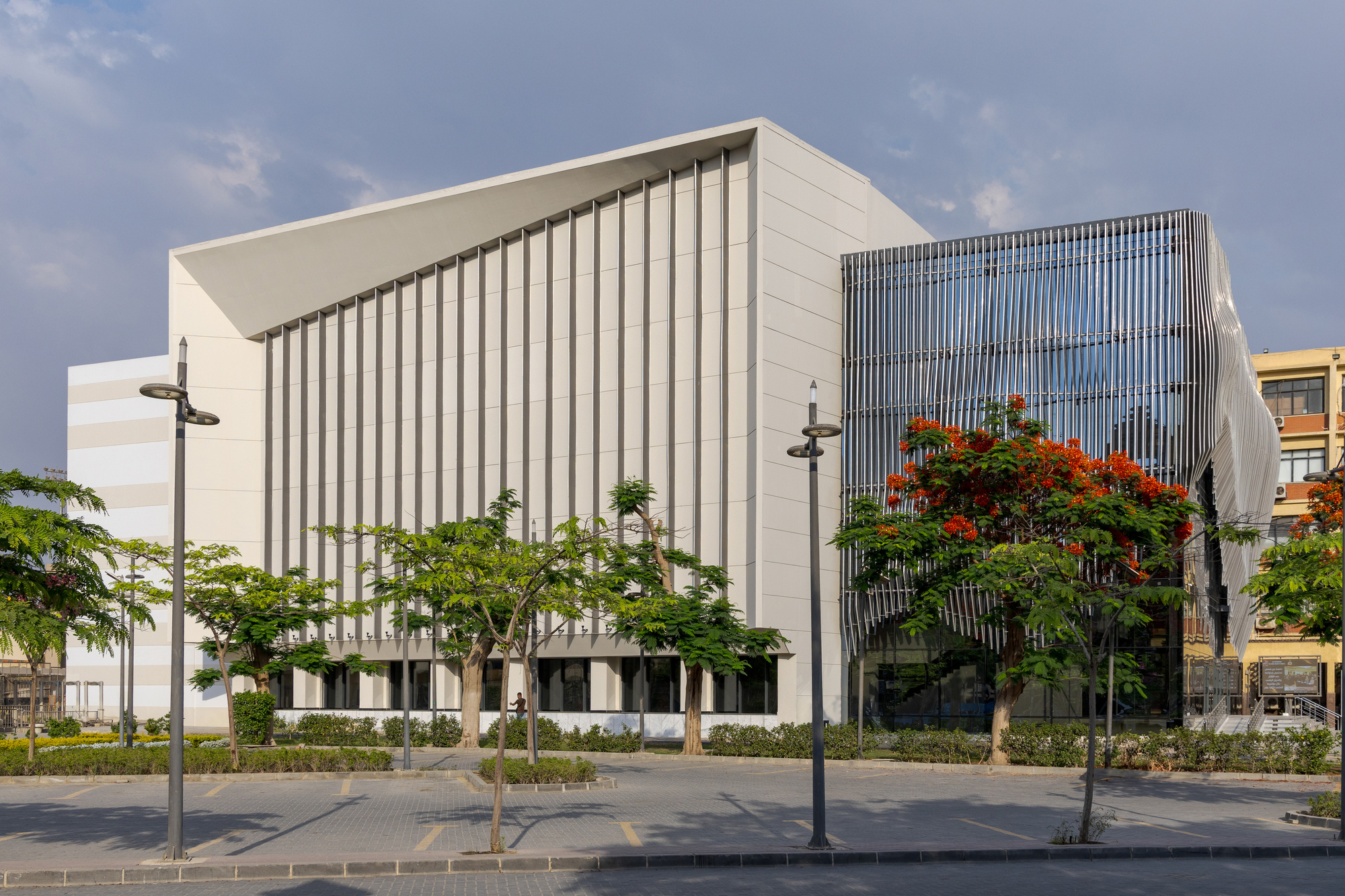 Ain Shams University Campus Main Theater / El-Maghraby Design House + Prof. Dr. Gamal El-Kholy