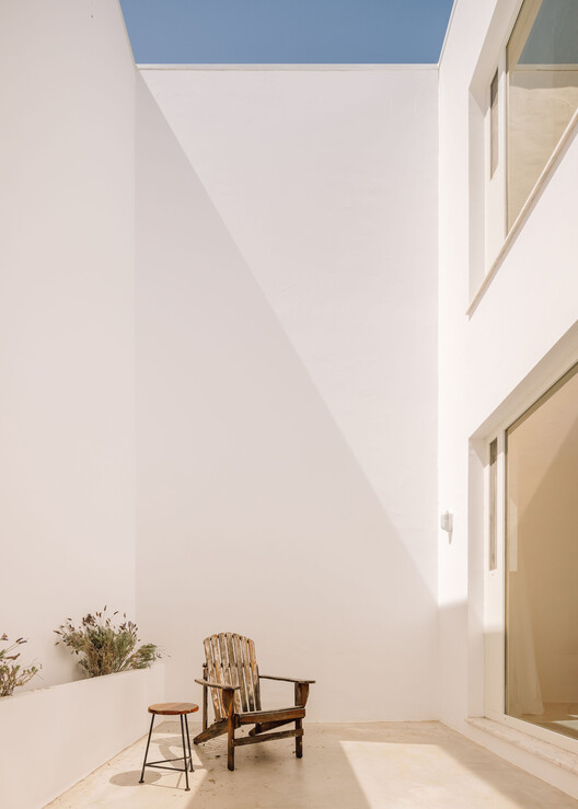 150 Melides House /JoséAdriãoArquitetos-インテリア写真、木材