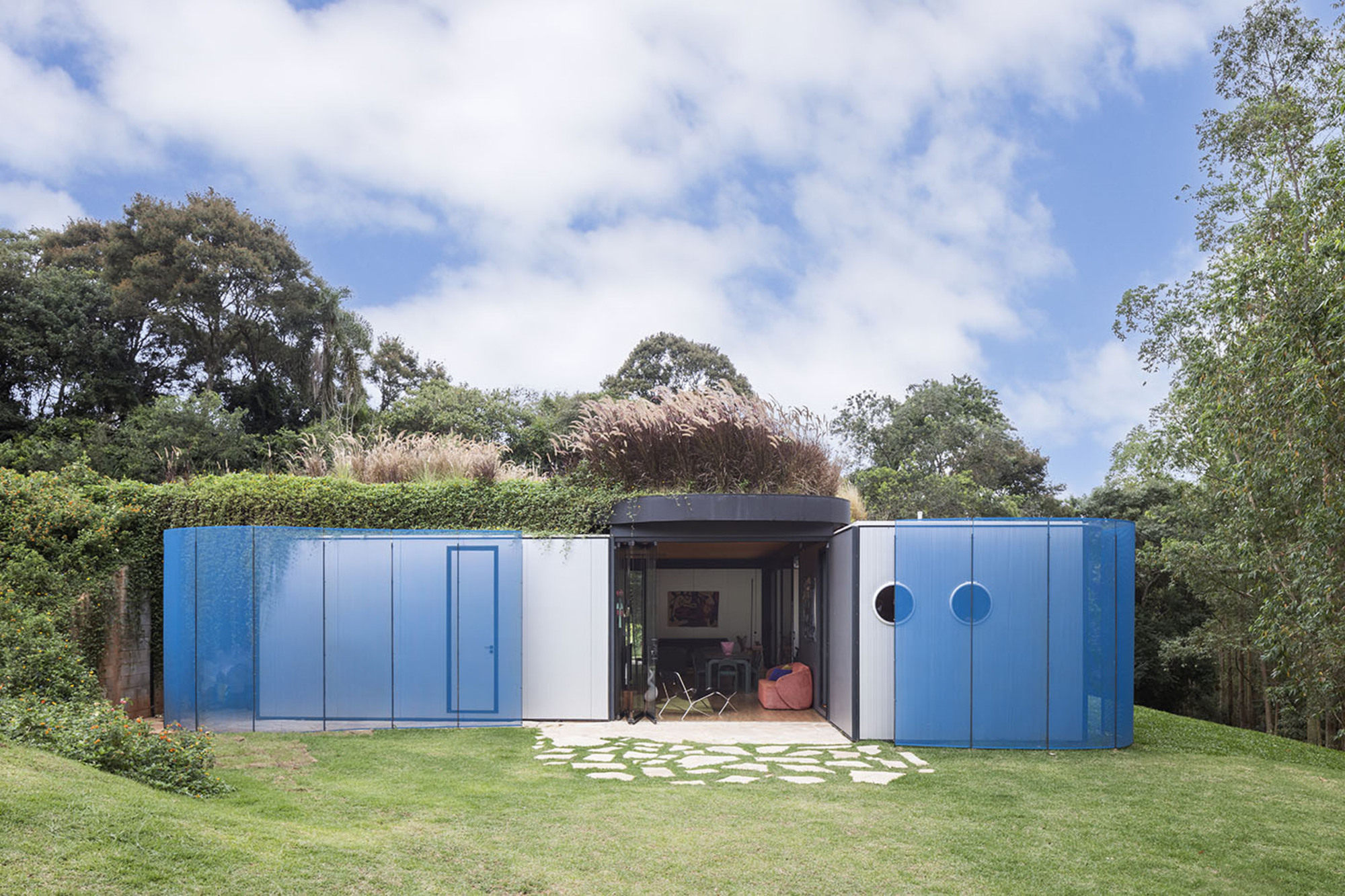 HouseIbiúna / Rodrigo Ohtake arquitetura eデザイン