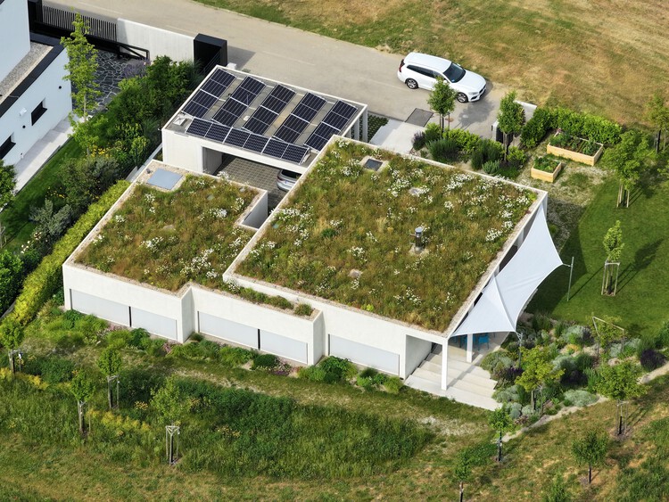 rdom 2 house /šercelsvec-外観写真、庭