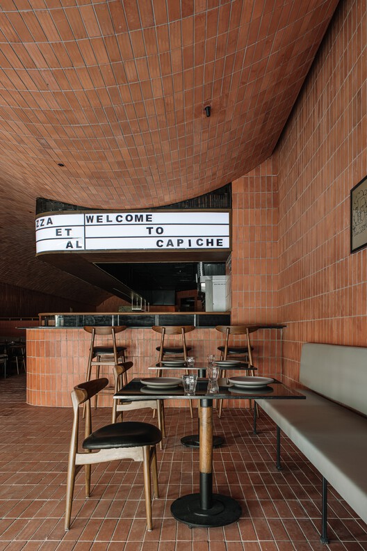 Capiche Restaurant / Neogenesis+Studi0261-インテリア写真、キッチン、木材、レンガ、椅子