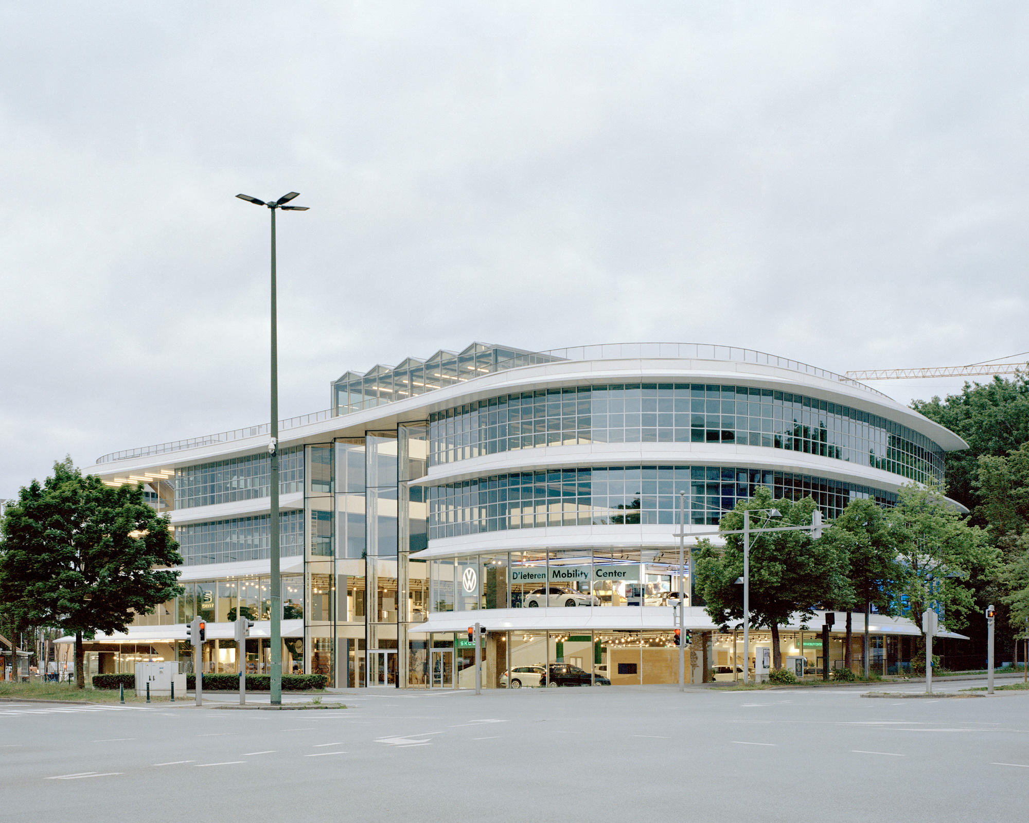 Mobilis Automotive Building / XDGa