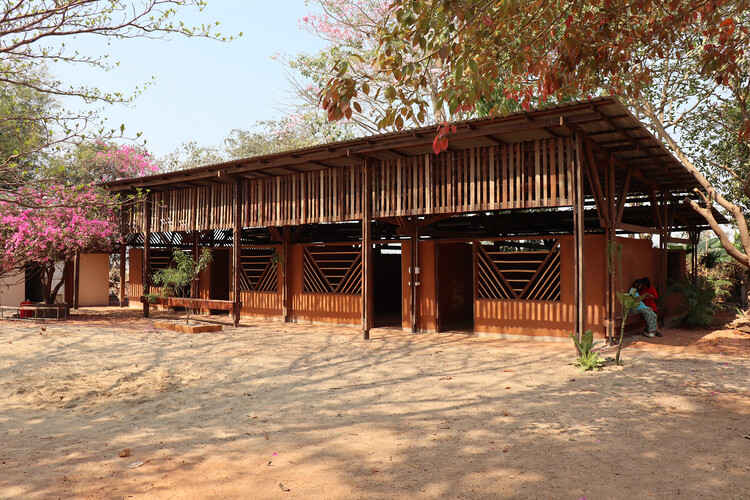 Hway Ka Loke School / Simple Architecture -Exterior Photography、Wood