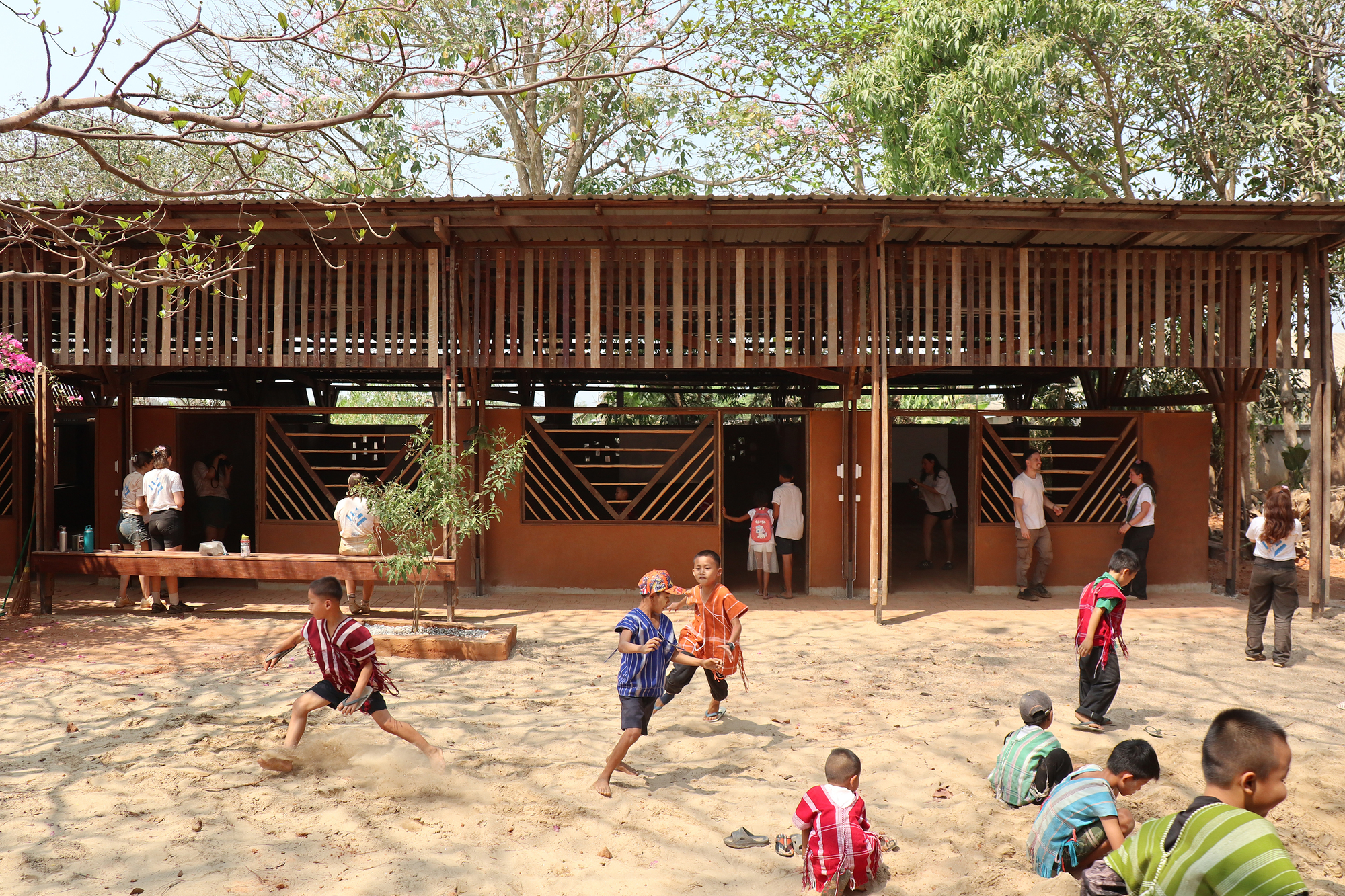 Hway Ka Loke School / Simple Architecture