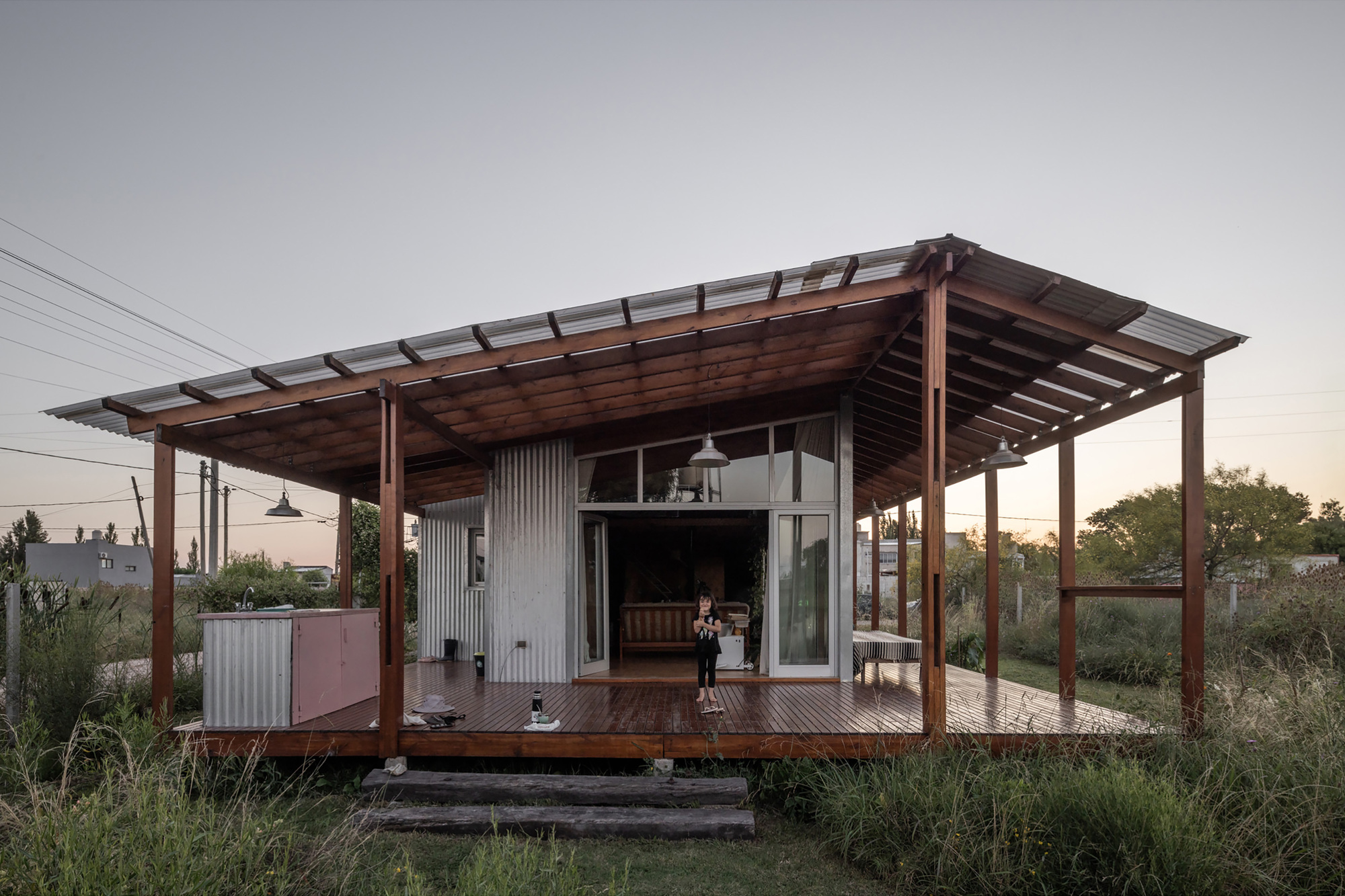 House Ona / Juliana Mondinalli -Franco Palacios Beltran