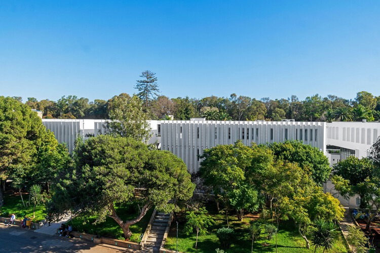 Descartes School / Arpio Architects -Image1 of 27