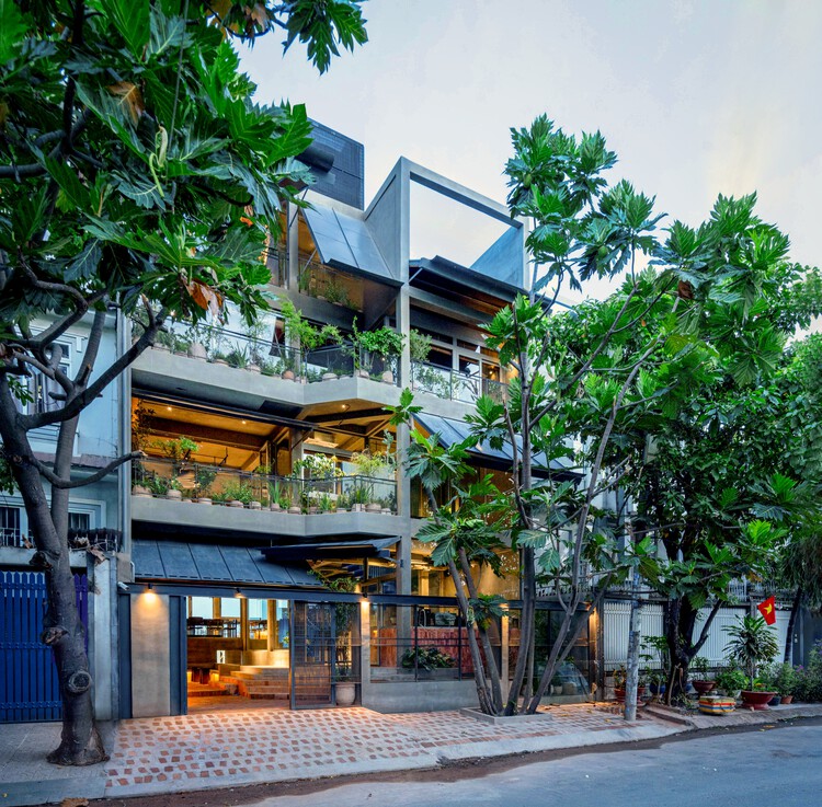 Dom -Ino Hub / Atelier Tho.A-外観写真、バルコニー