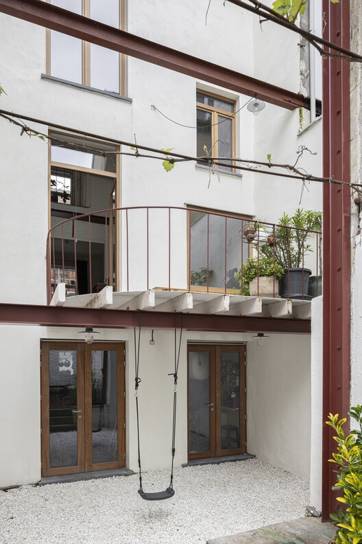 Georges House /hé！ Architectuur-インテリア写真、バルコニー、コンクリート、手すり