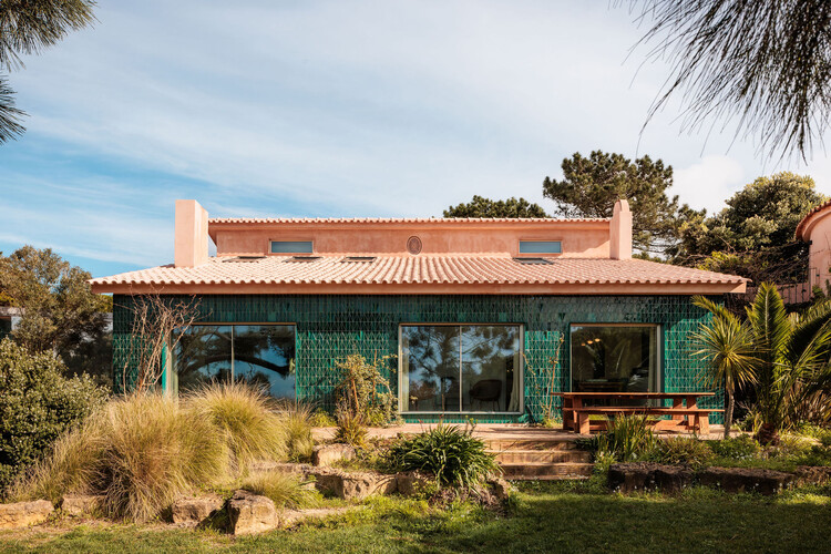 HouseAzóiaAIP /JoãoTiagoAguiar、Arquitectos-外観写真、庭