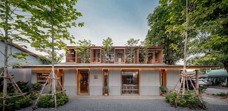 Kunst Ayutthaya / Bodinchapa Architects -Exterior Photography、Wood、Courtyard