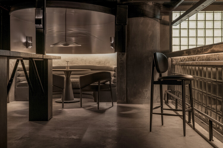 Lair Restaurant Bar / Renesa Architecture Design Interiors Studio-インテリア写真、照明、椅子