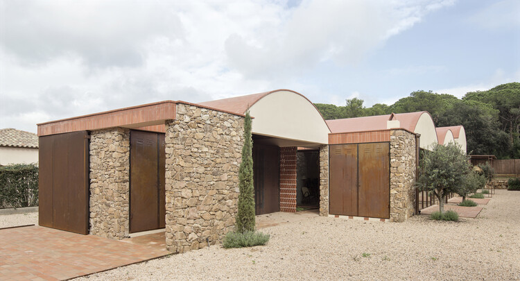 Les Barraques House / Arc Studi arquitectura-外観写真、アーチ、レンガ、コンクリート